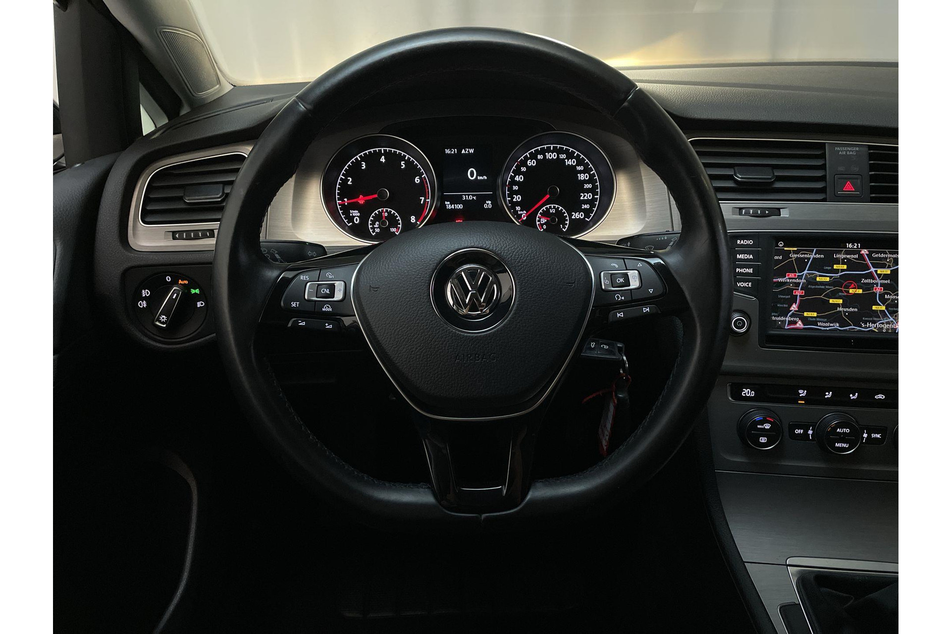 47557418-1.jpg