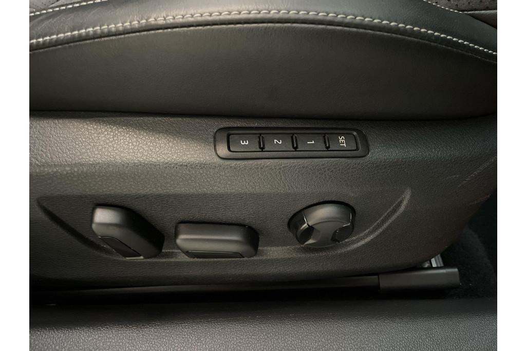48959492-11.jpg