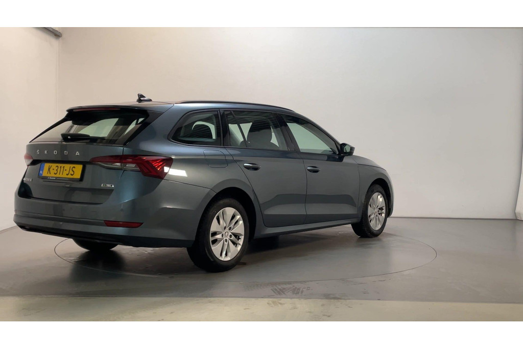 51277631-2.jpg