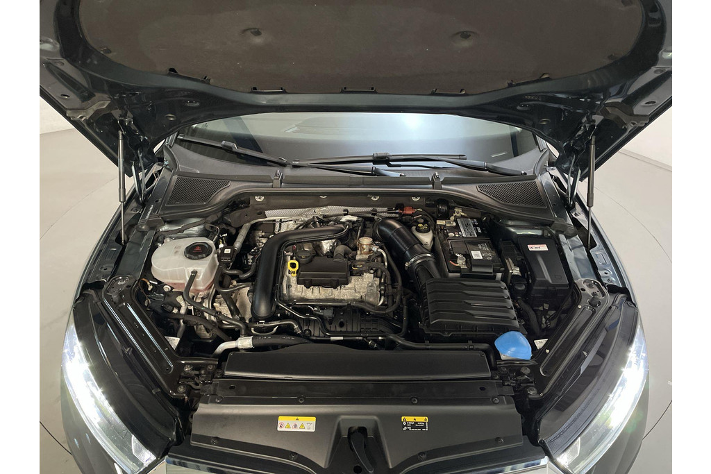 51390942-16.jpg