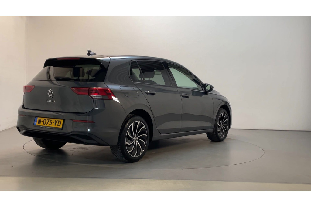 52519620-2.jpg