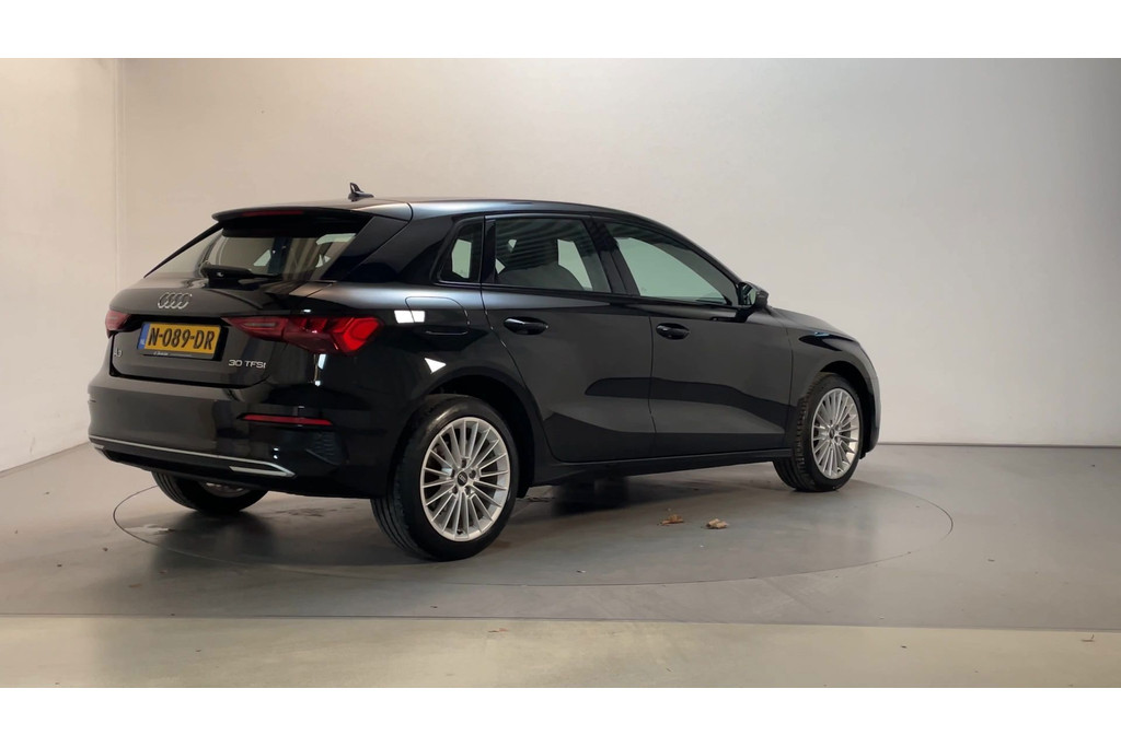 52657221-2.jpg